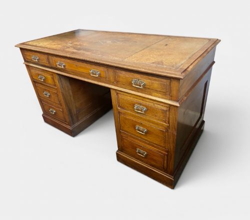 LARGE VICTORIAN WALNUT PEDESTAL DESK - ADDITIONAL PHOTO 2