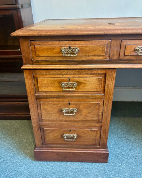 LARGE VICTORIAN WALNUT PEDESTAL DESK - ADDITIONAL PHOTO 4