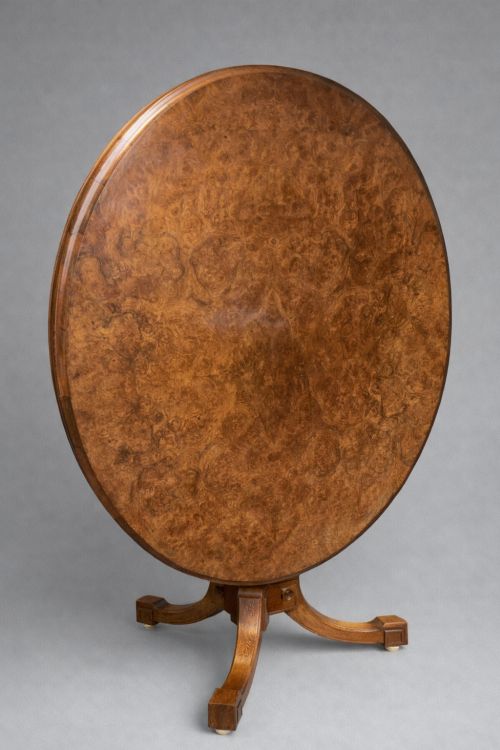 VICTORIAN OVAL BURR WALNUT TABLE
