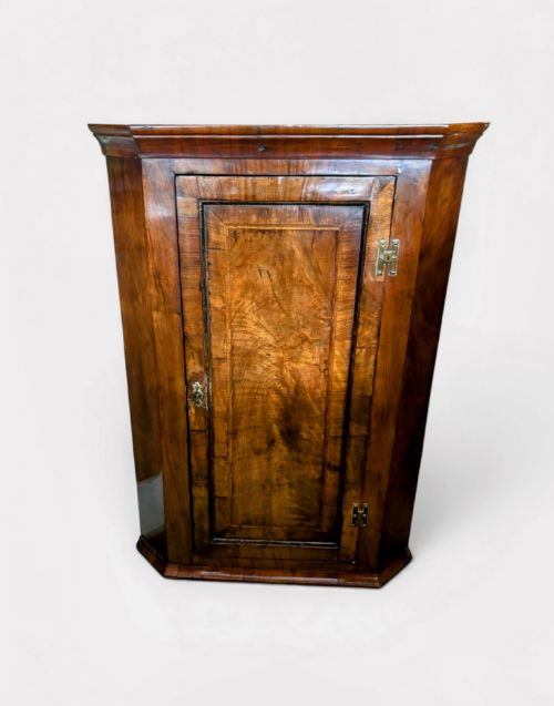 GEORGE III WALNUT CORNER CUPBOARD