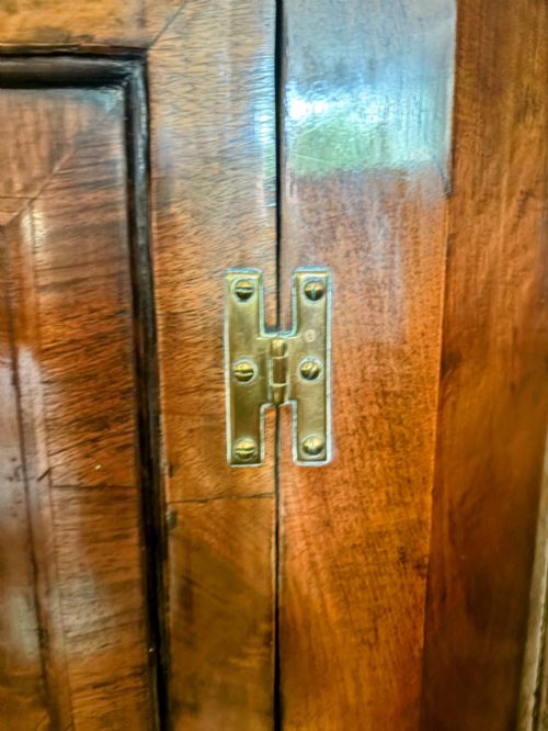 GEORGE III WALNUT CORNER CUPBOARD - ADDITIONAL PHOTO 3