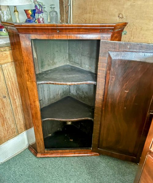GEORGE III WALNUT CORNER CUPBOARD - ADDITIONAL PHOTO 4
