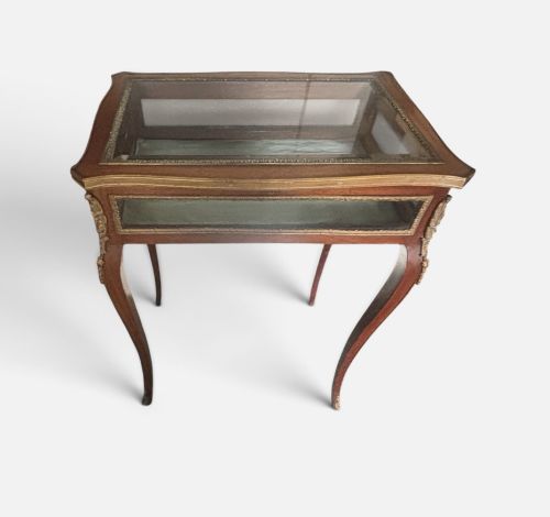 Fine Quality 19th Century Walnut Display Table