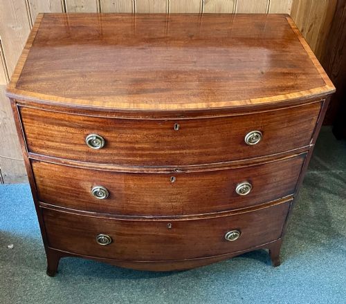 Regency Bow Fronted Mahogany & Cross-banded Chest of Graduated Drawers