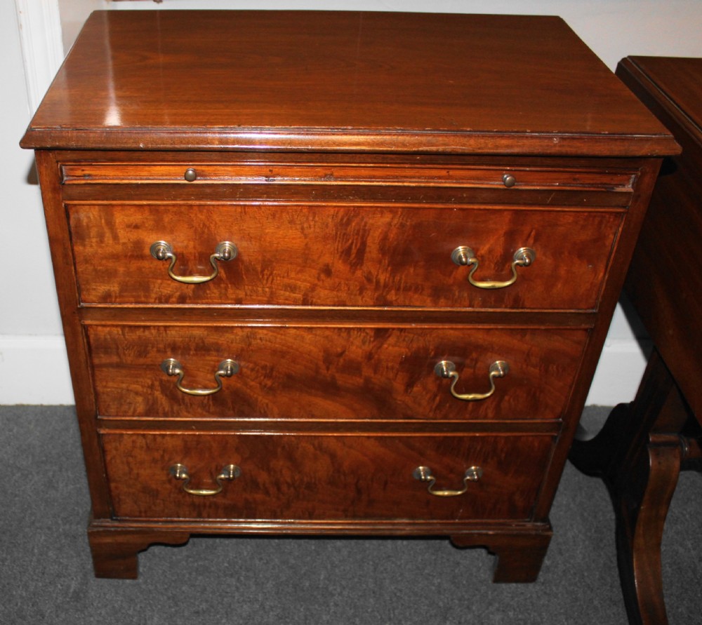 Small early 20th century mahogany chest of drawers