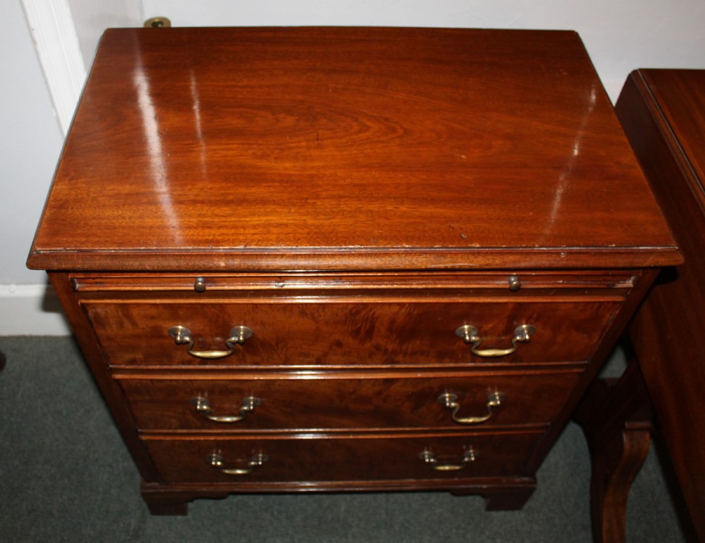 Small early 20th century mahogany chest of drawers View III