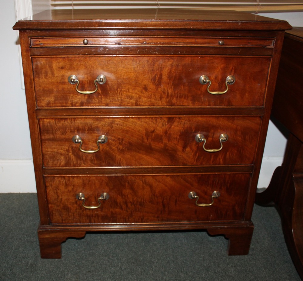 Small early 20th century mahogany chest of drawers View VI