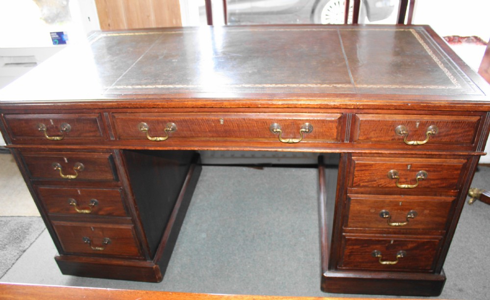 Good quality Victorian mahogany large pedestal desk View V