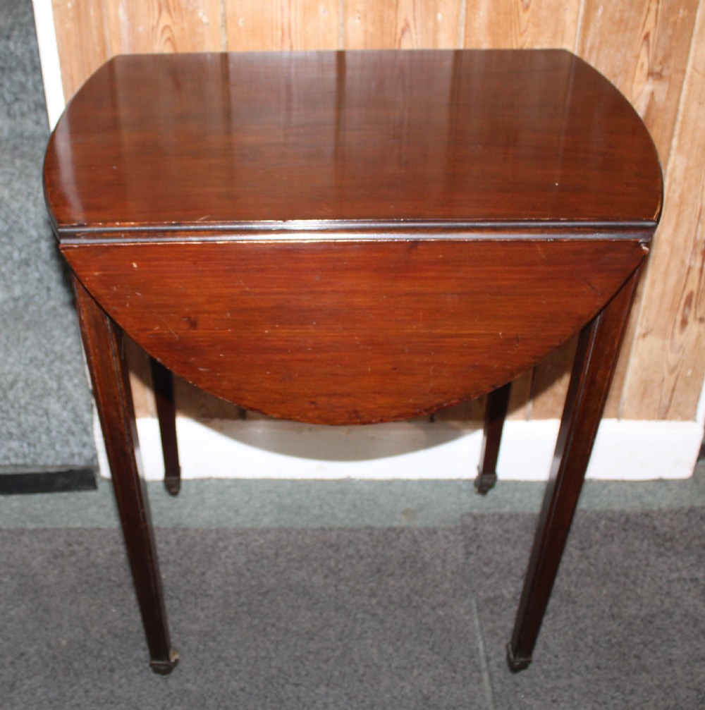 Small George III mahogany century mahogany oval drop leaf table View II