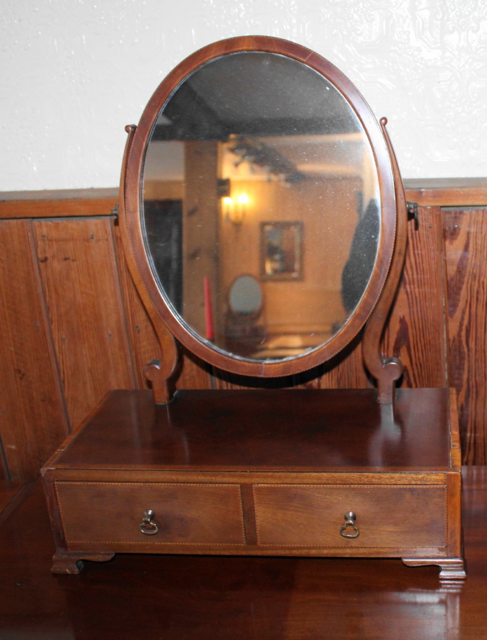 Small George III mahogany toilet mirror with satinwood inlay.