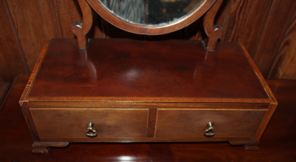 Small George III mahogany toilet mirror with satinwood inlay. View III