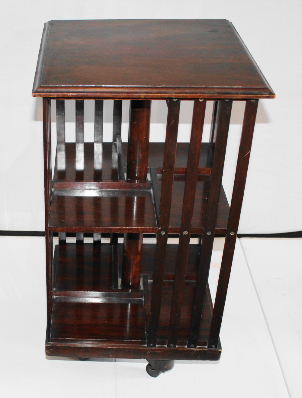 Small Edwardian mahogany revolving bookcase