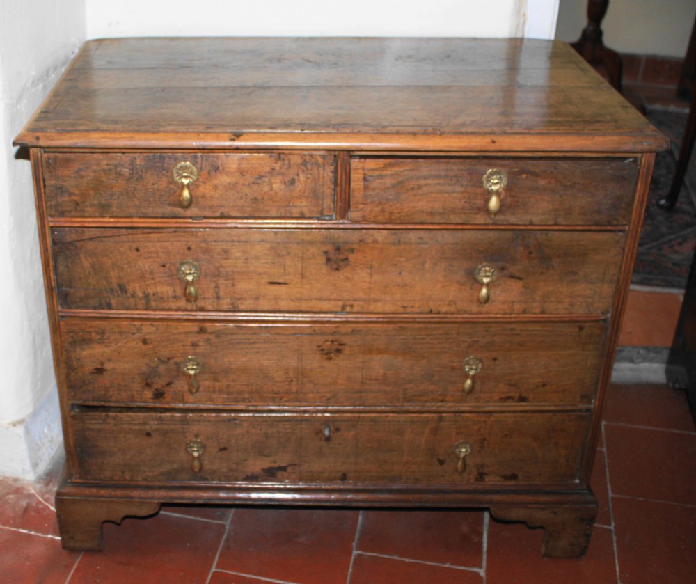 Early Georgian oak chest of drawers View II