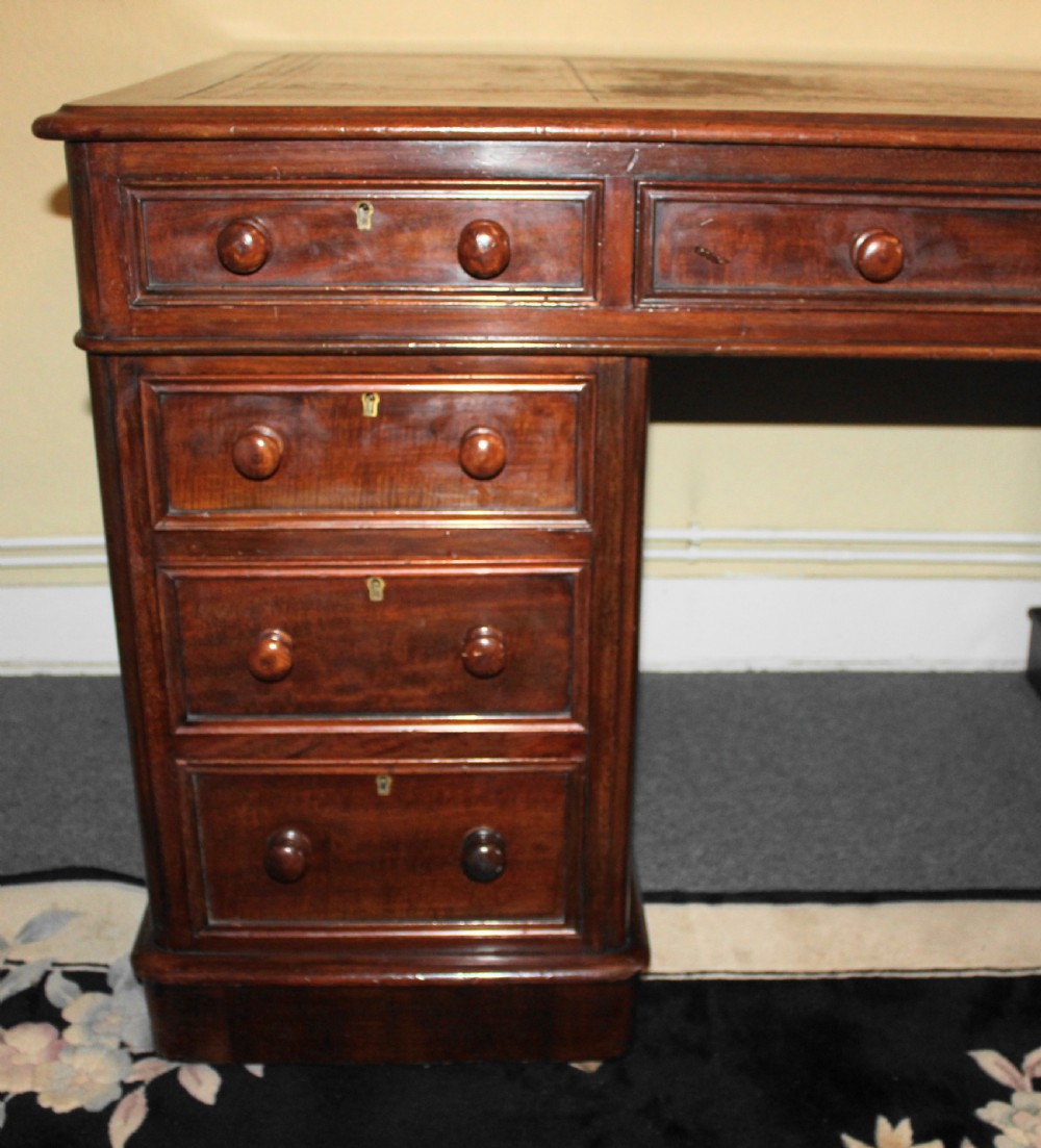 Large Victorian mahogany pedestal desk with leather top View VII
