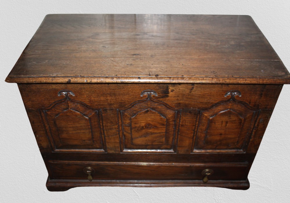 Small 19th century oak coffer bach