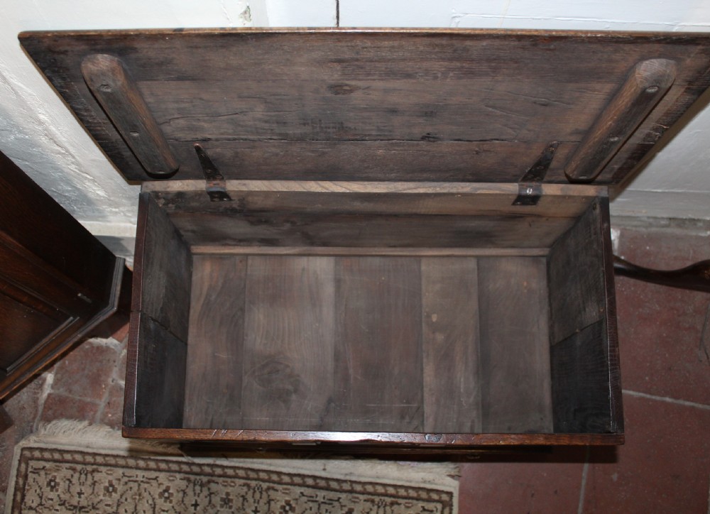 Small 19th century oak coffer bach View III