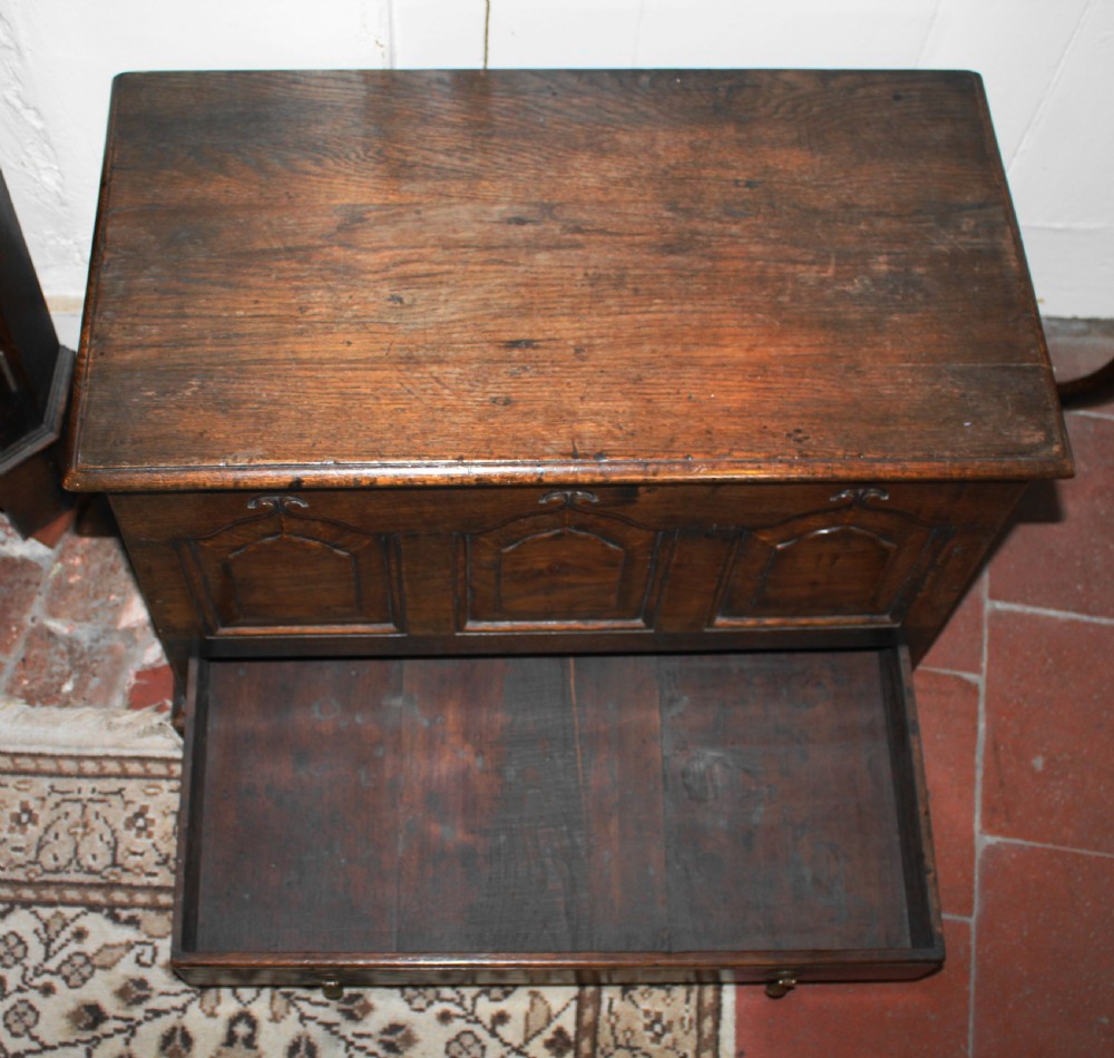 Small 19th century oak coffer bach View VII