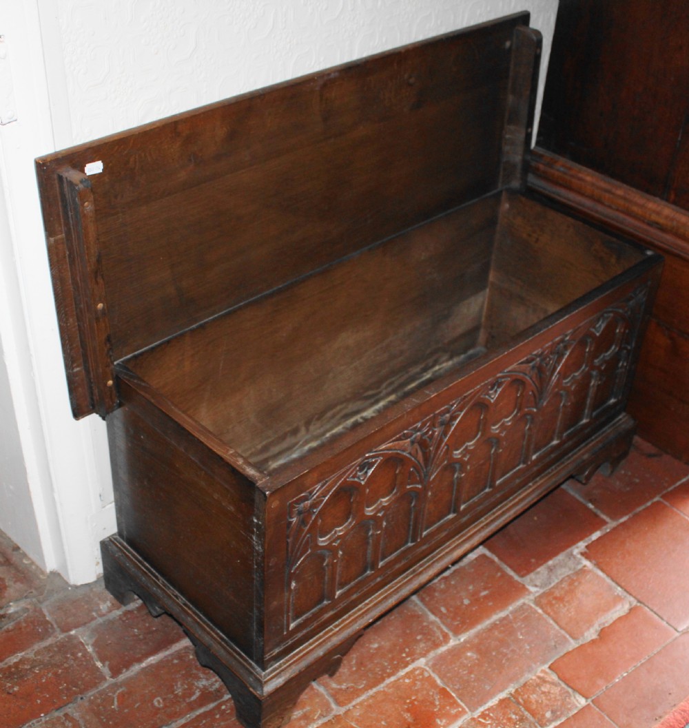 Early 20th century small carved oak coffer View VI