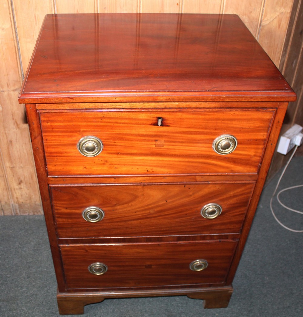Small 19th century mahogany chest of drawers View V