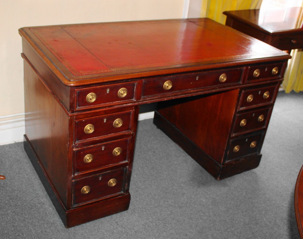 Victorian mahogany pedestal desk with leather top View III