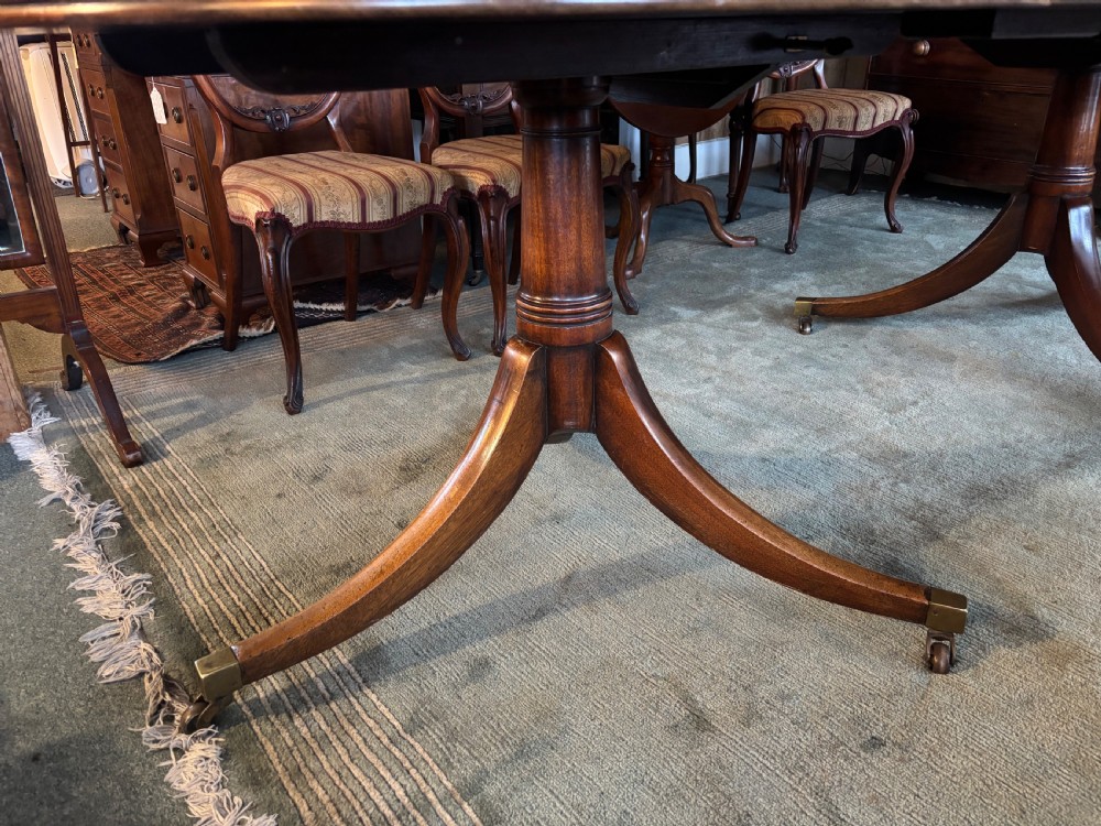Fine quality 19th century figured mahogany Regency design twin pillar dining table View VI