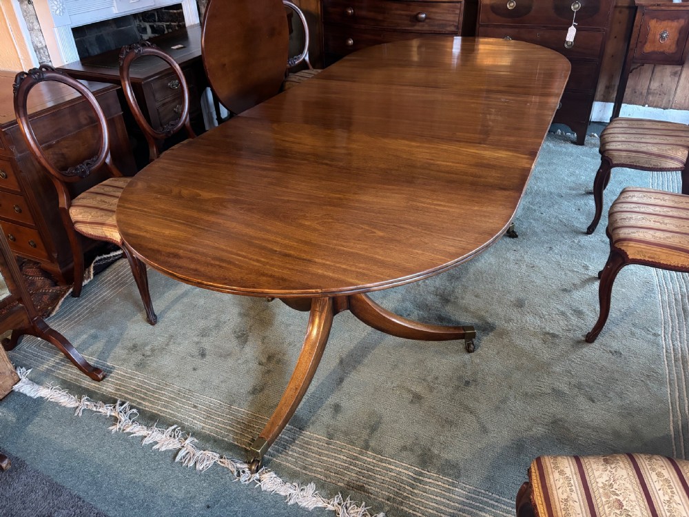 Fine quality 19th century figured mahogany Regency design twin pillar dining table View VII