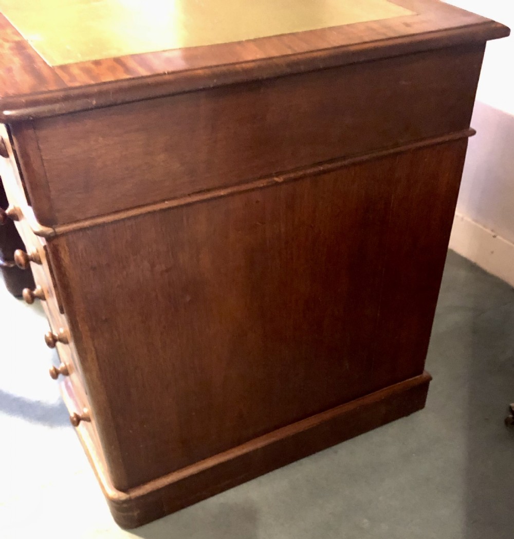 Victorian mahogany pedestal desk with green leather top View V