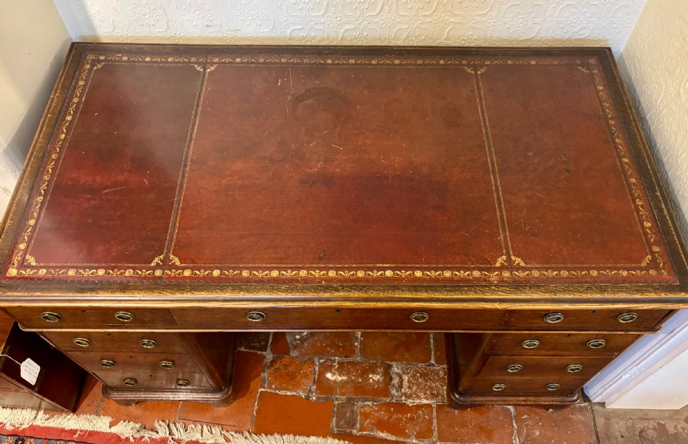 Victorian oak pedestal desk with leather gilt tooled top View VII