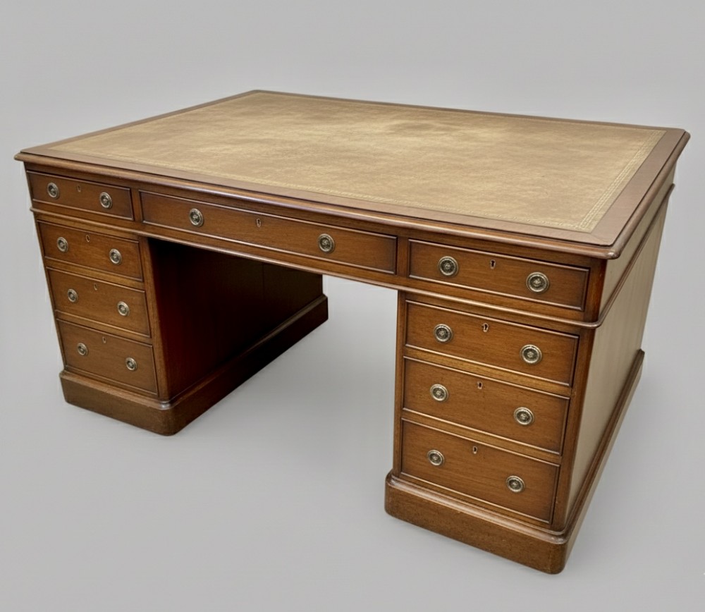 Good quality Victorian mahogany partners’ pedestal desk 