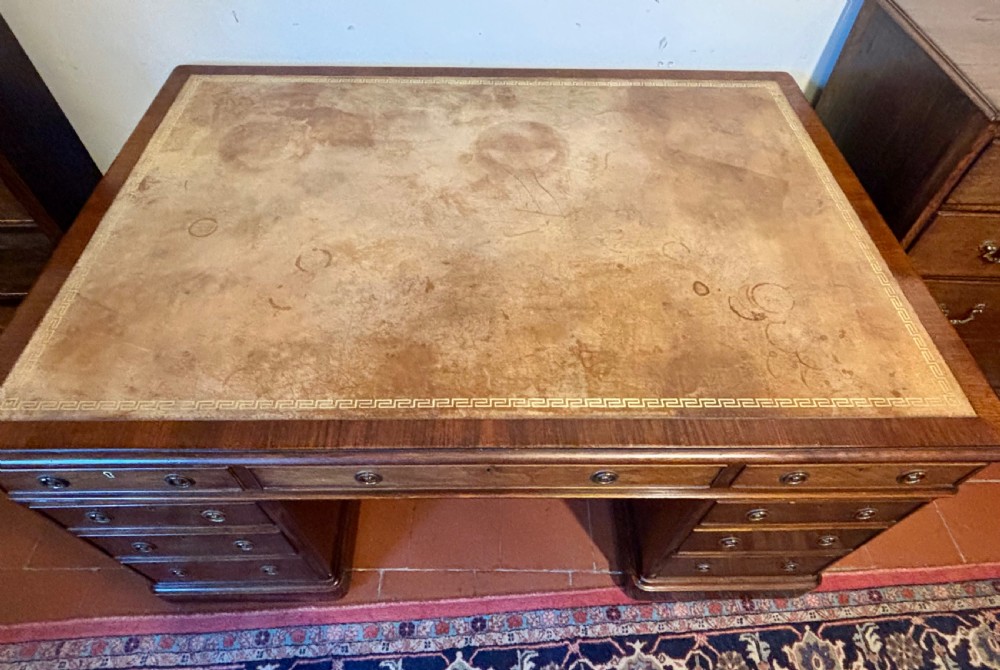 Good quality Victorian mahogany partners’ pedestal desk  View VI