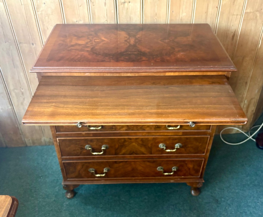 Small burr walnut chest of drawers View VII