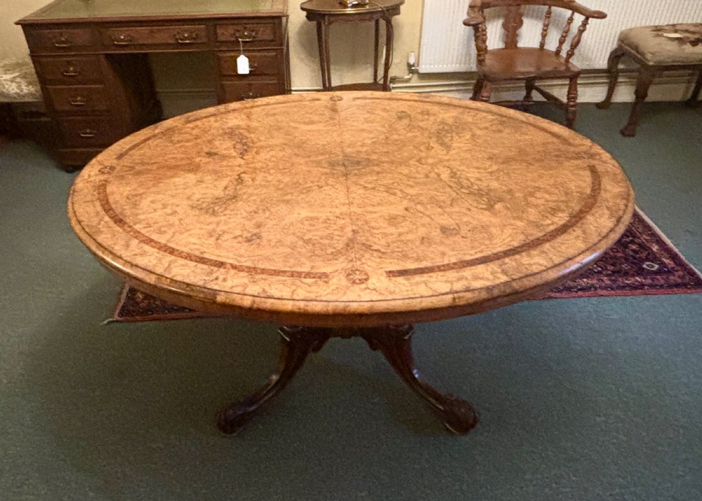 Fine Victorian figured walnut and inlaid oval breakfast table