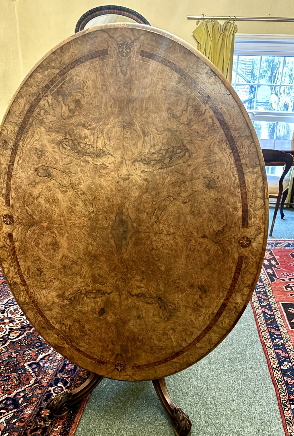 Fine Victorian figured walnut and inlaid oval breakfast table View III