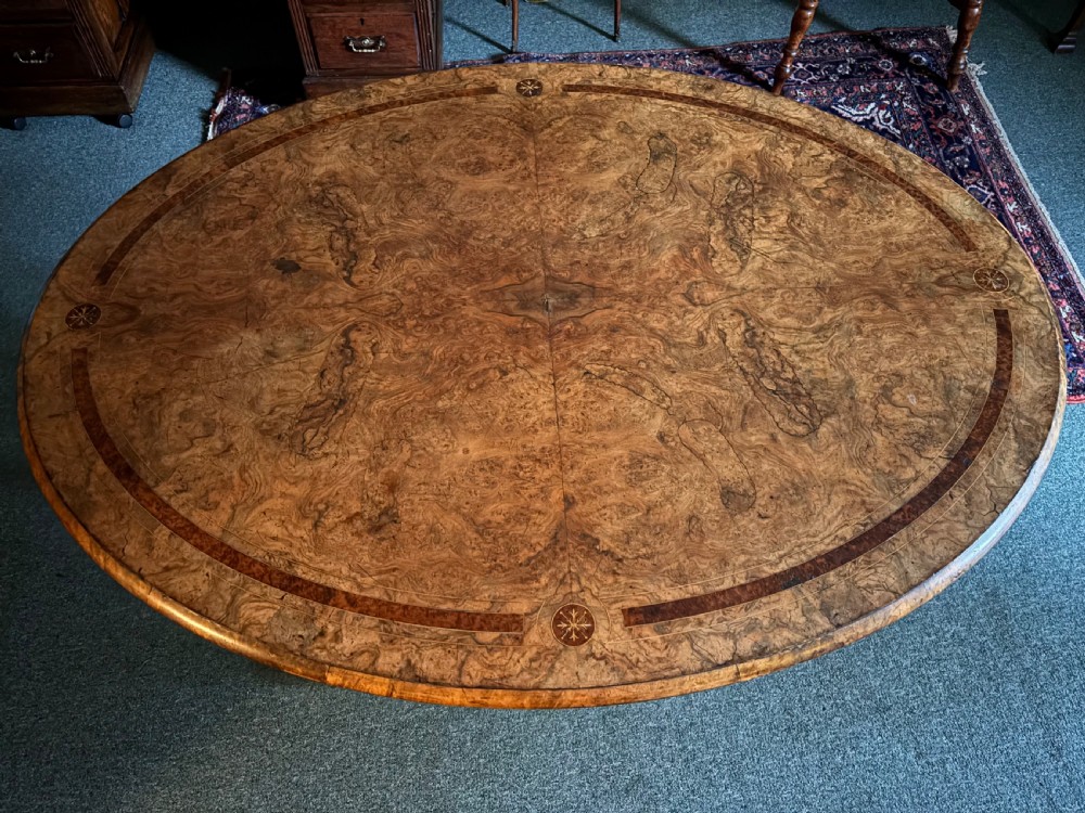 Fine Victorian figured walnut and inlaid oval breakfast table View VII