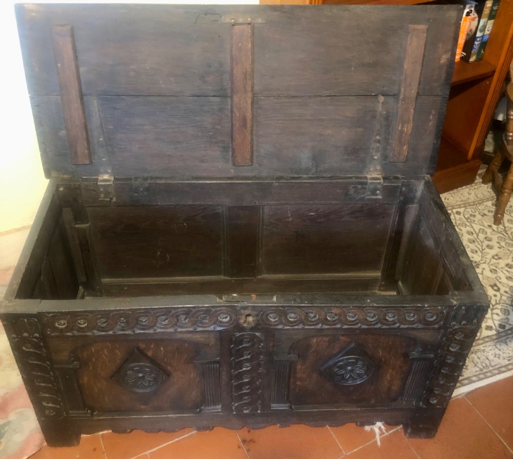 18th century carved oak coffer View IV