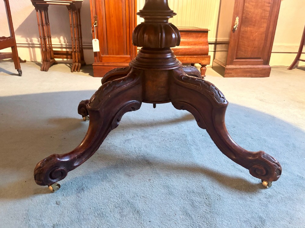 Victorian oval figured walnut breakfast table View VI