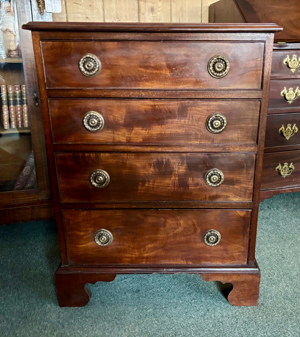 Small George 111 design mahogany chest of drawers.   View II