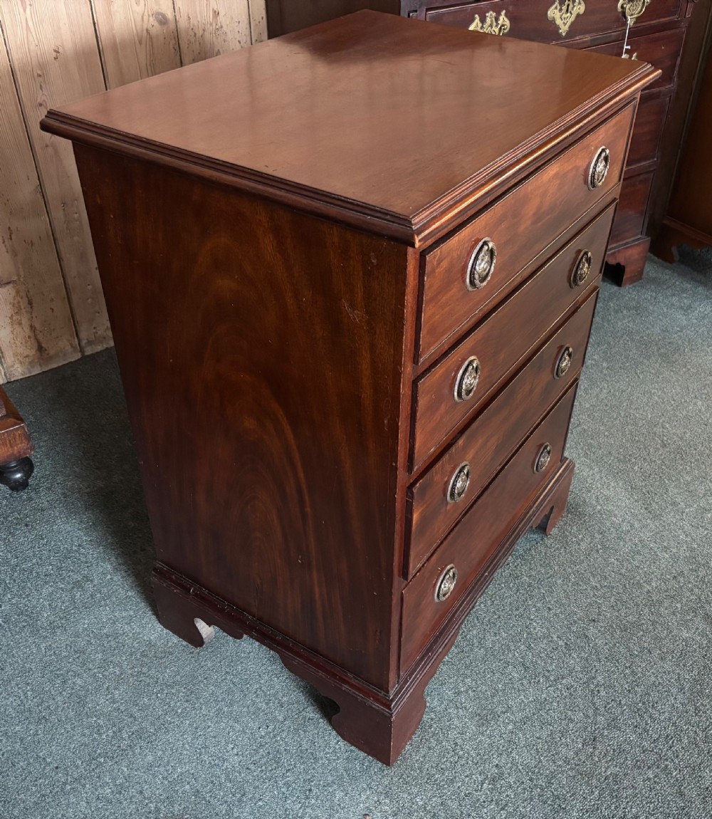 Small George 111 design mahogany chest of drawers.   View VI