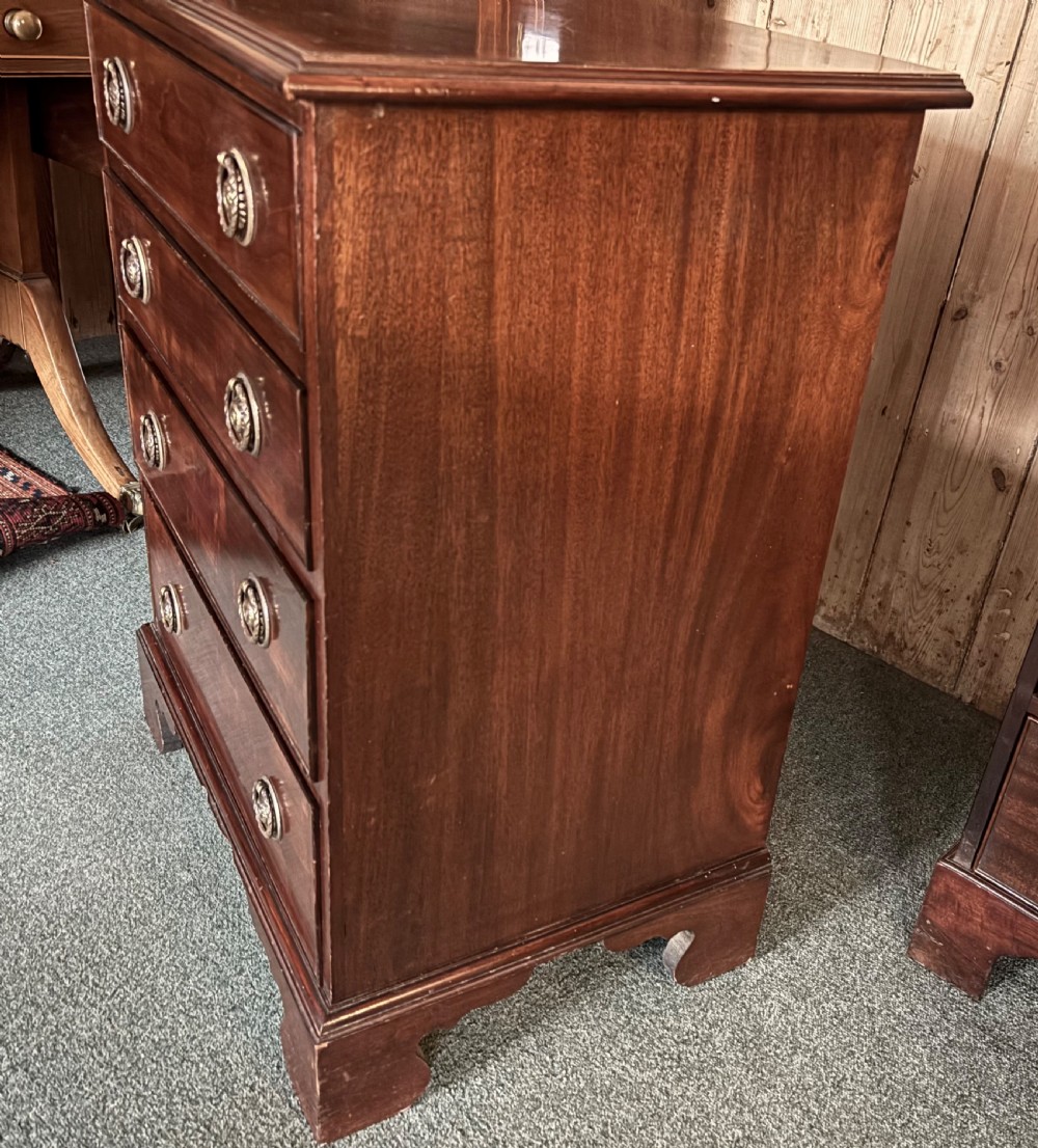 Small George 111 design mahogany chest of drawers.   View VII