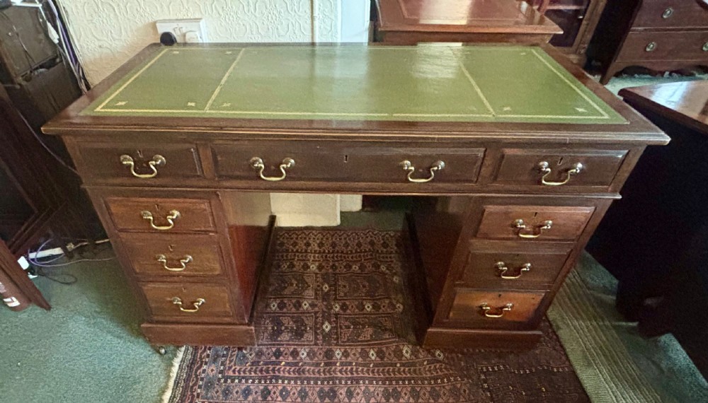 Victorian mahogany pedestal desk View IV