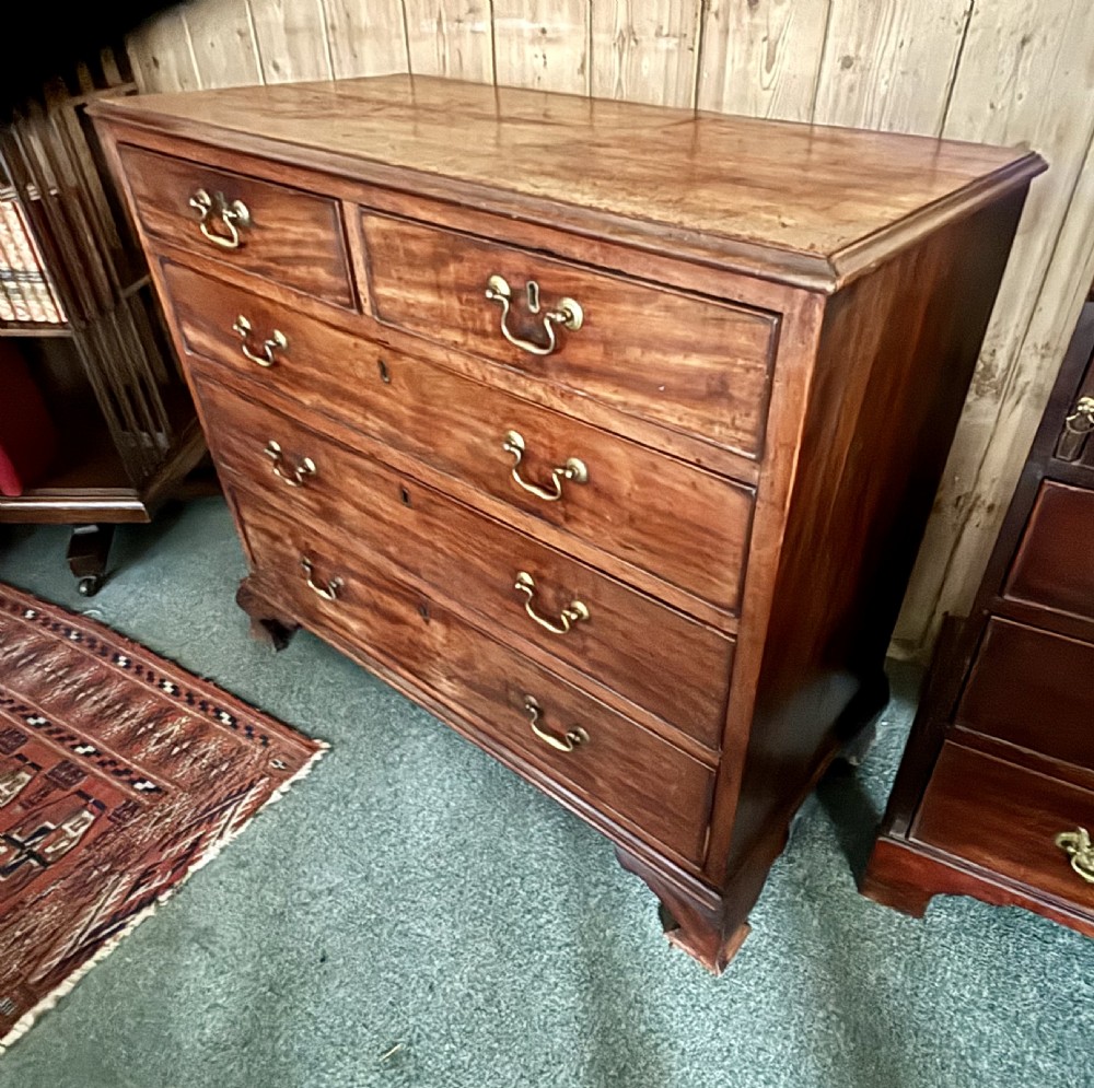 Small George 111 mahogany chest of drawers View IV