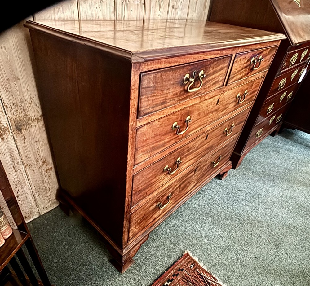 Small George 111 mahogany chest of drawers View VII