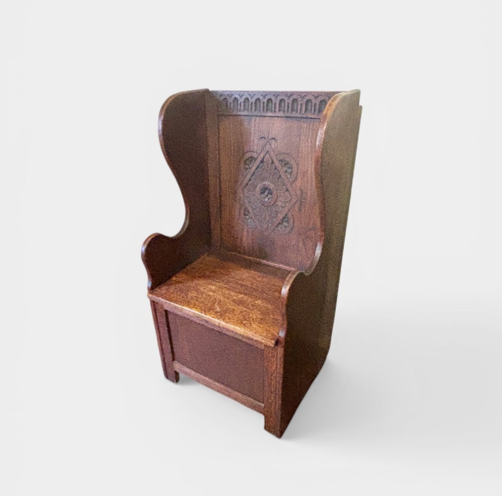 Early 20th century Small carved oak settle