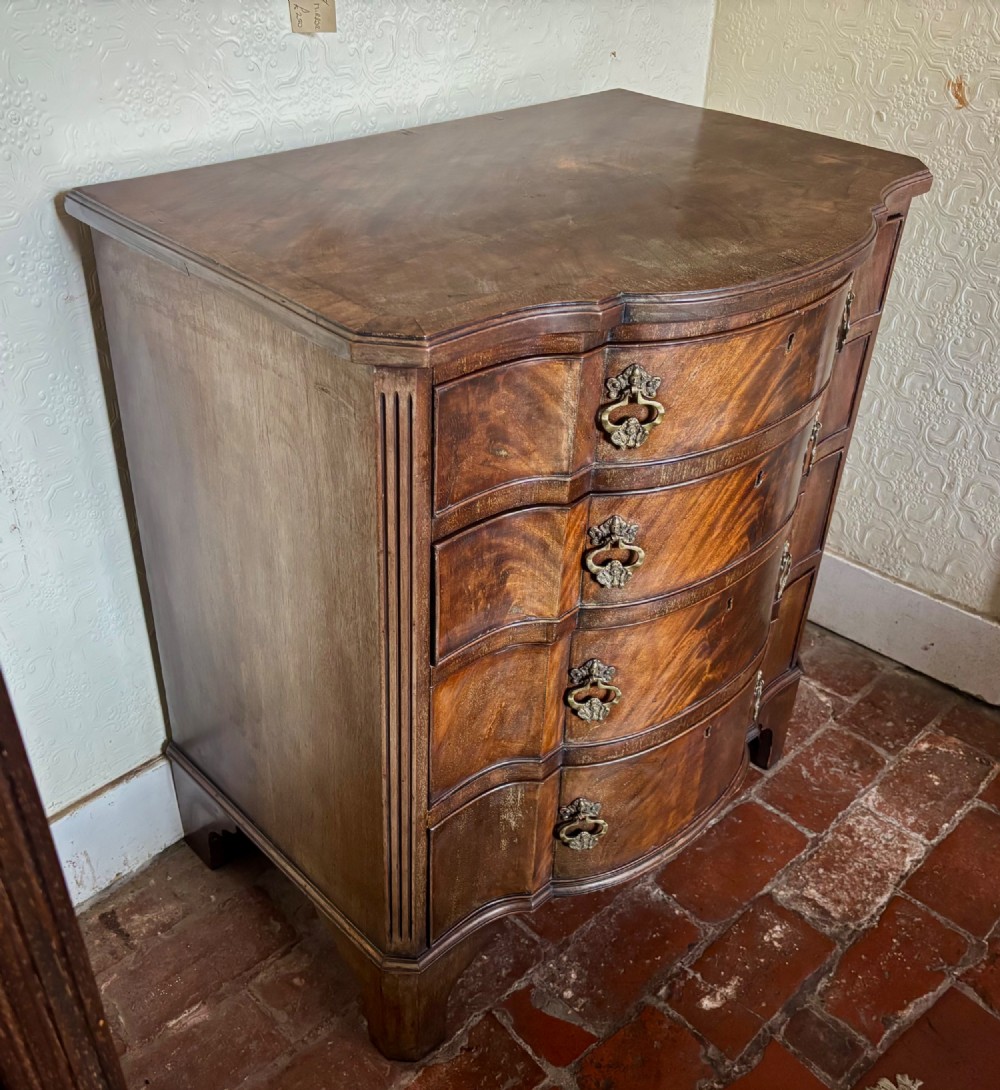 Edwardian small serpentine chest of drawers in well figured mahogany View IX