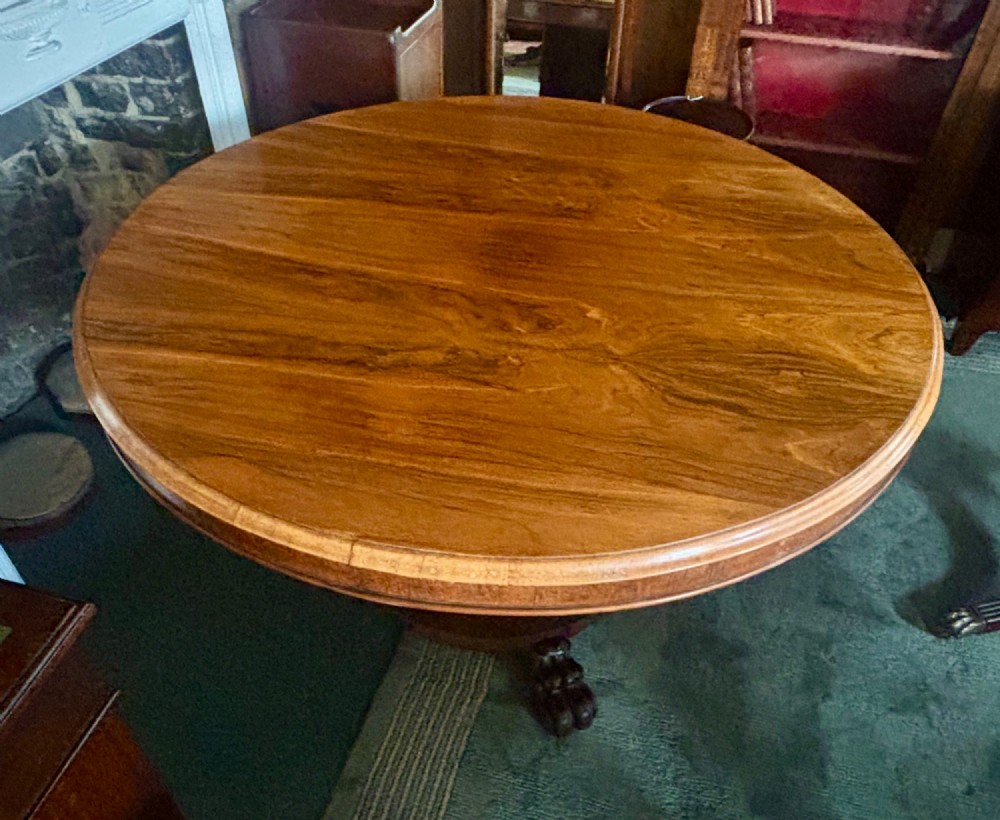 Fine Regency rosewood round dining table