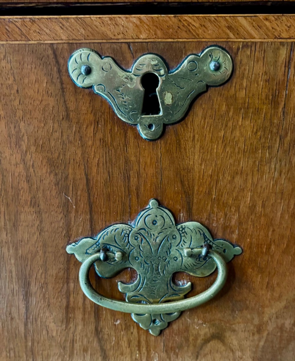 George III walnut small chest of drawers View VI