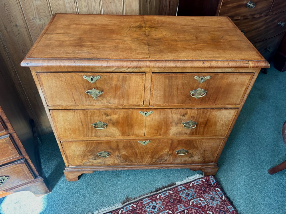 George III walnut small chest of drawers View VIII