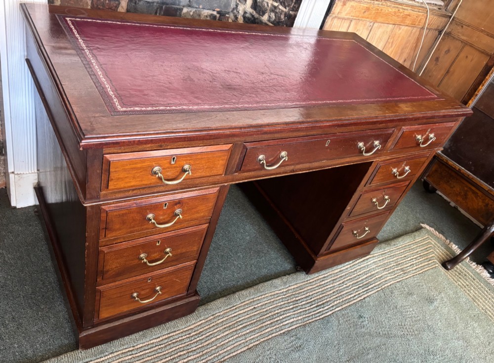 Victorian mahogany pedestal desk with burgundy leather top