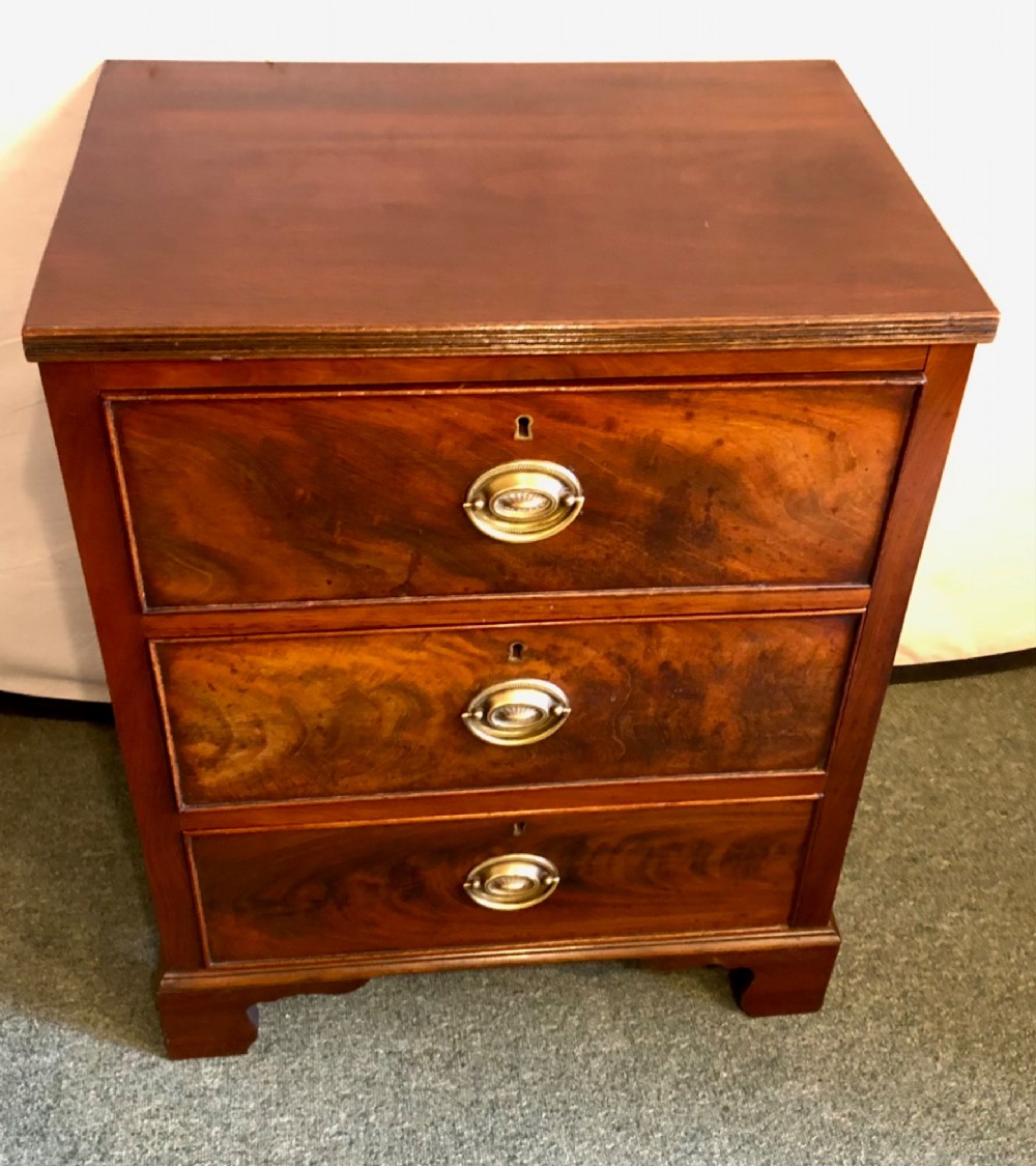 Small 19th century mahogany chest of drawers View III