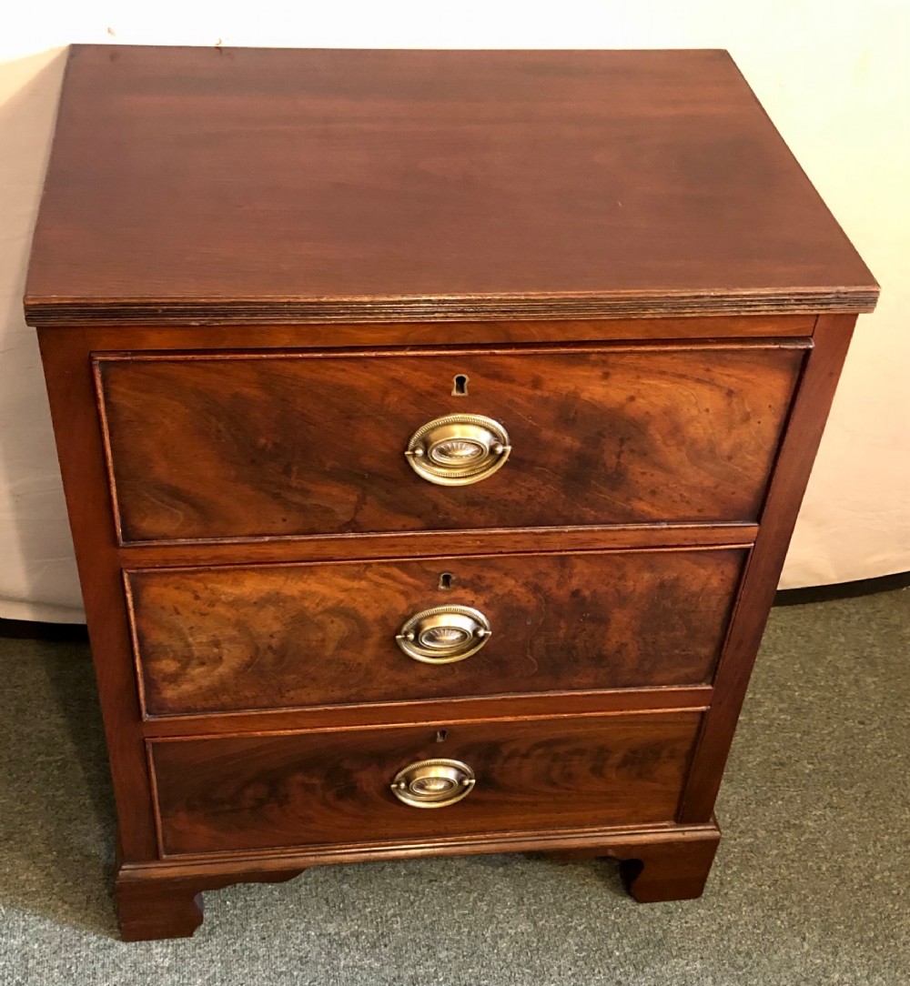 Small 19th century mahogany chest of drawers View IV